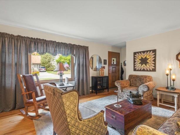 328 Vale, ROCKFORD, Illinois 61108, 3 Bedrooms Bedrooms, ,2 BathroomsBathrooms,House,For Sale,Vale,202507085