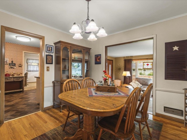 328 Vale, ROCKFORD, Illinois 61108, 3 Bedrooms Bedrooms, ,2 BathroomsBathrooms,House,For Sale,Vale,202507085