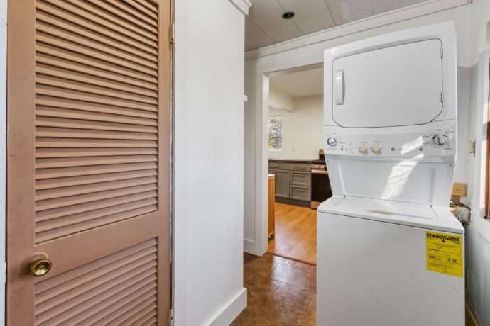 506 Eells, DIXON, Illinois 61021, 3 Bedrooms Bedrooms, ,1 BathroomBathrooms,House,For Sale,Eells,202507086