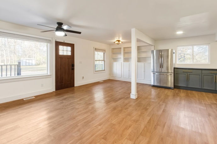 506 Eells, DIXON, Illinois 61021, 3 Bedrooms Bedrooms, ,1 BathroomBathrooms,House,For Sale,Eells,202507086