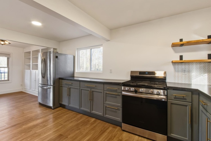 506 Eells, DIXON, Illinois 61021, 3 Bedrooms Bedrooms, ,1 BathroomBathrooms,House,For Sale,Eells,202507086