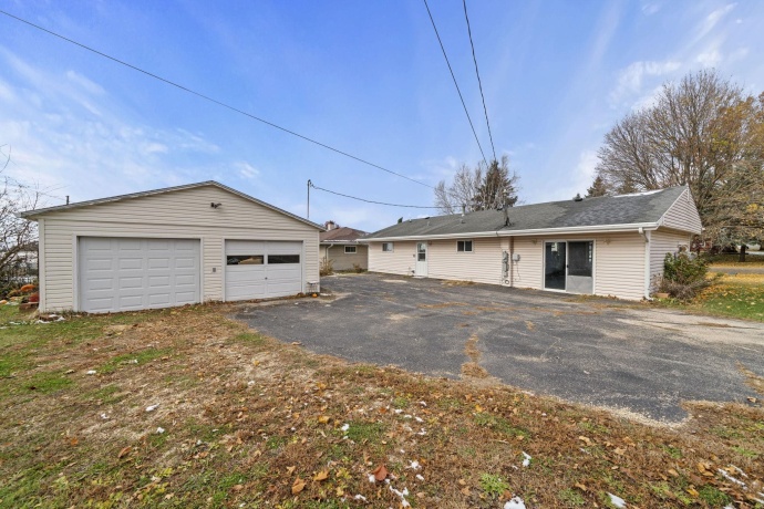 601 1st, MOUNT MORRIS, Illinois 61054, 2 Bedrooms Bedrooms, ,1 BathroomBathrooms,House,For Sale,1st,202507088