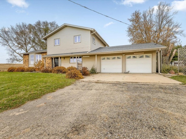 2110 Angle, DAKOTA, Illinois 61018, 4 Bedrooms Bedrooms, ,1 BathroomBathrooms,House,For Sale,Angle,202507106