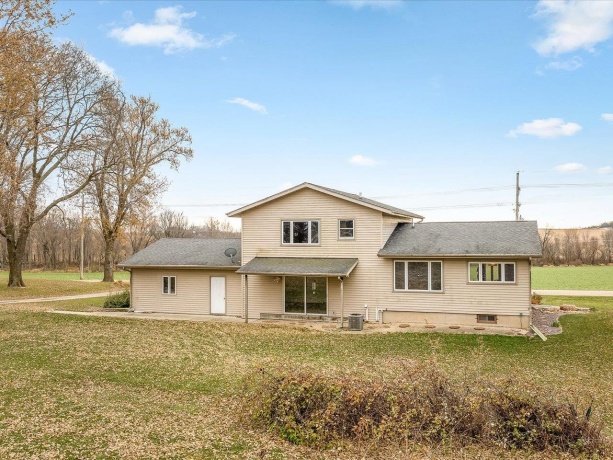 2110 Angle, DAKOTA, Illinois 61018, 4 Bedrooms Bedrooms, ,1 BathroomBathrooms,House,For Sale,Angle,202507106