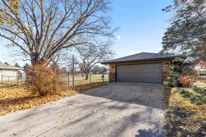 9781 Petunia, MACHESNEY PARK, Illinois 61115, 3 Bedrooms Bedrooms, ,1 BathroomBathrooms,House,For Sale,Petunia,202507112