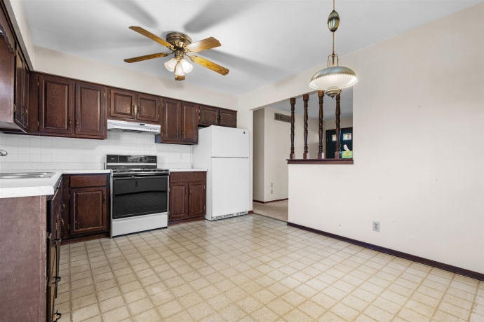 9781 Petunia, MACHESNEY PARK, Illinois 61115, 3 Bedrooms Bedrooms, ,1 BathroomBathrooms,House,For Sale,Petunia,202507112