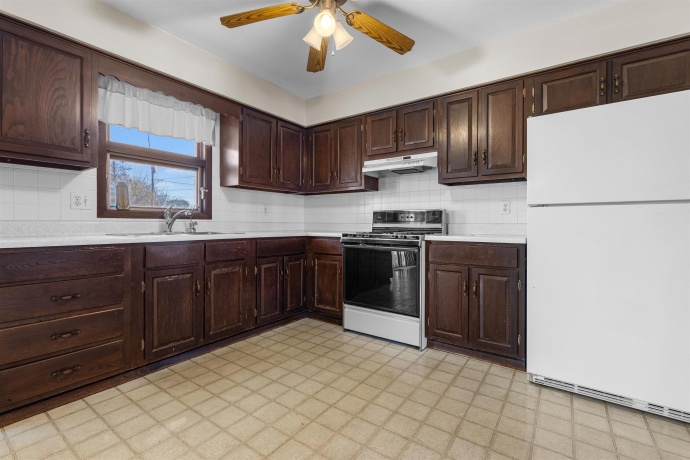 9781 Petunia, MACHESNEY PARK, Illinois 61115, 3 Bedrooms Bedrooms, ,1 BathroomBathrooms,House,For Sale,Petunia,202507112