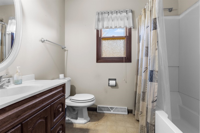 9781 Petunia, MACHESNEY PARK, Illinois 61115, 3 Bedrooms Bedrooms, ,1 BathroomBathrooms,House,For Sale,Petunia,202507112