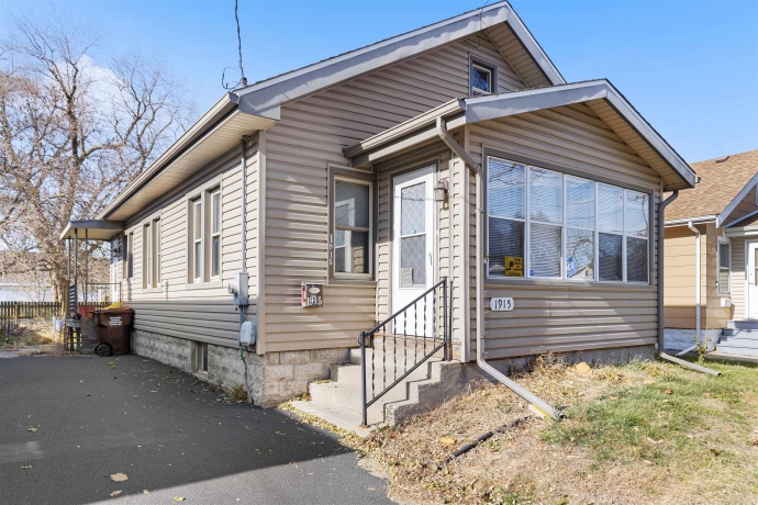 1915 15TH, ROCKFORD, Illinois 61104, 2 Bedrooms Bedrooms, ,1 BathroomBathrooms,House,For Sale,15TH,202507113
