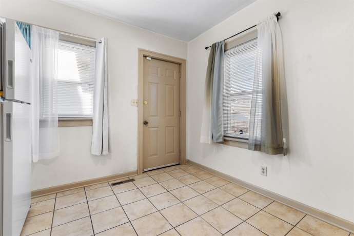 1915 15TH, ROCKFORD, Illinois 61104, 2 Bedrooms Bedrooms, ,1 BathroomBathrooms,House,For Sale,15TH,202507113