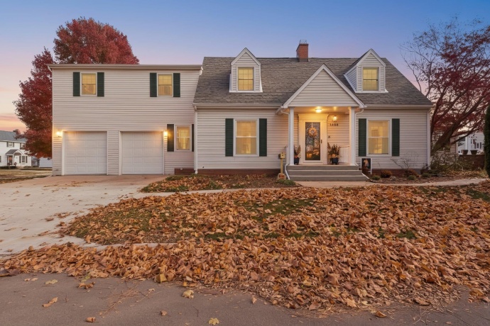 1408 Avenue D, STERLING, Illinois 61081, 3 Bedrooms Bedrooms, ,2 BathroomsBathrooms,House,For Sale,Avenue D,202507119