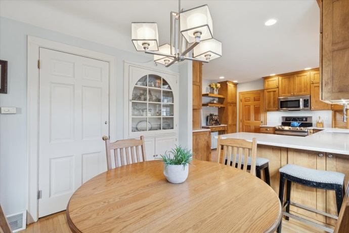 1408 Avenue D, STERLING, Illinois 61081, 3 Bedrooms Bedrooms, ,2 BathroomsBathrooms,House,For Sale,Avenue D,202507119