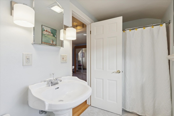 1408 Avenue D, STERLING, Illinois 61081, 3 Bedrooms Bedrooms, ,2 BathroomsBathrooms,House,For Sale,Avenue D,202507119