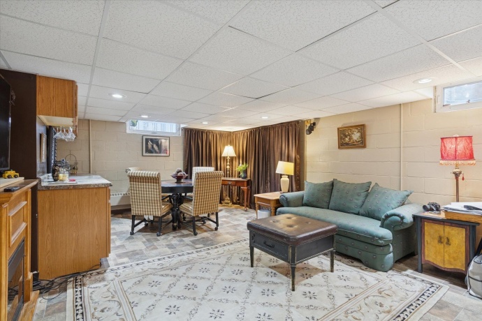 1408 Avenue D, STERLING, Illinois 61081, 3 Bedrooms Bedrooms, ,2 BathroomsBathrooms,House,For Sale,Avenue D,202507119