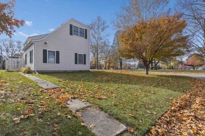 1408 Avenue D, STERLING, Illinois 61081, 3 Bedrooms Bedrooms, ,2 BathroomsBathrooms,House,For Sale,Avenue D,202507119