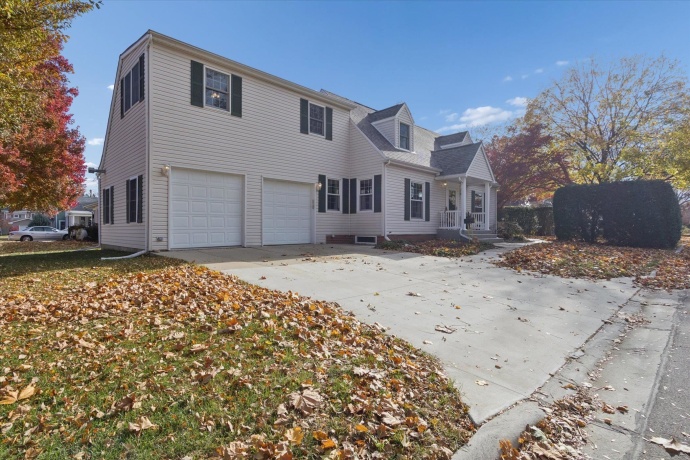 1408 Avenue D, STERLING, Illinois 61081, 3 Bedrooms Bedrooms, ,2 BathroomsBathrooms,House,For Sale,Avenue D,202507119