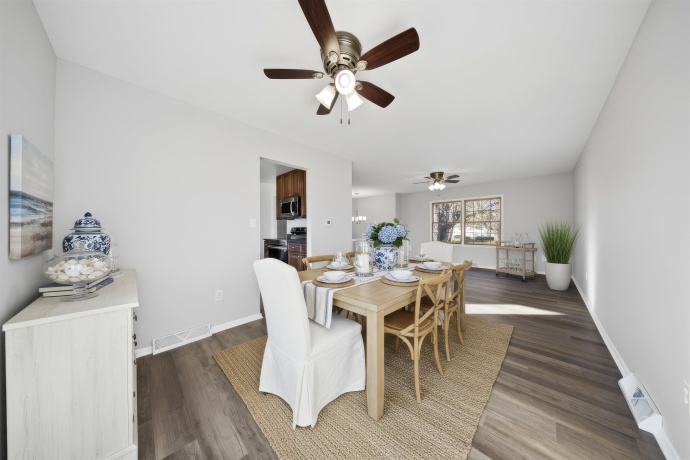 2065 Fairview, FREEPORT, Illinois 61032, 4 Bedrooms Bedrooms, ,2 BathroomsBathrooms,House,For Sale,Fairview,202507122