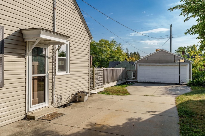 3205 MINNESOTA, ROCKFORD, Illinois 61108, 3 Bedrooms Bedrooms, ,2 BathroomsBathrooms,House,For Sale,MINNESOTA,202506479