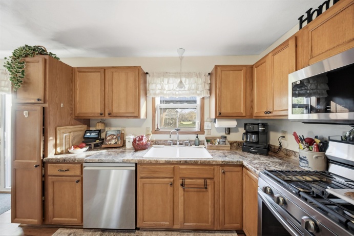 11155 Downing, ROSCOE, Illinois 61073, 3 Bedrooms Bedrooms, ,2 BathroomsBathrooms,House,For Sale,Downing,202507130