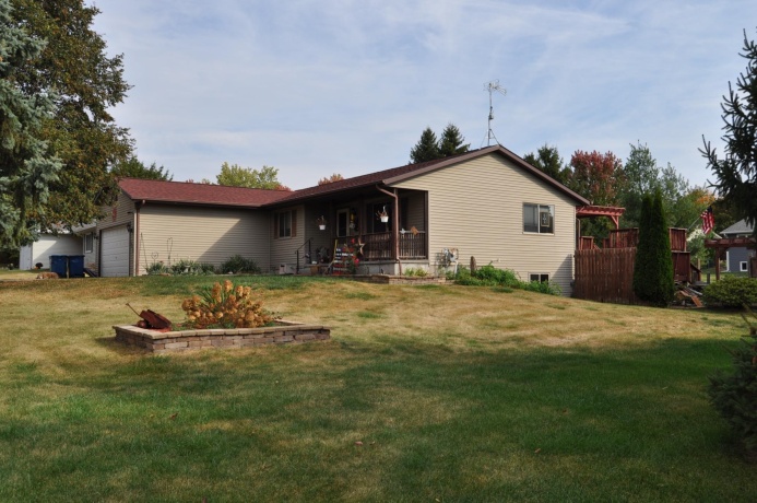 135 Field Crest, Cedarville, Illinois 61013, 3 Bedrooms Bedrooms, ,2 BathroomsBathrooms,House,For Sale,Field Crest,202507134