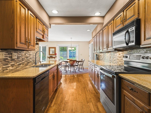 811 Paris, ROCKFORD, Illinois 61107, 3 Bedrooms Bedrooms, ,2 BathroomsBathrooms,House,For Sale,Paris,202507139