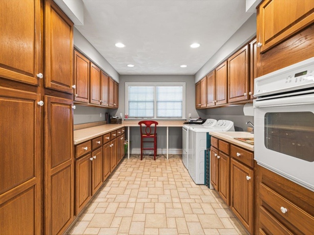 811 Paris, ROCKFORD, Illinois 61107, 3 Bedrooms Bedrooms, ,2 BathroomsBathrooms,House,For Sale,Paris,202507139