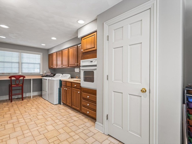 811 Paris, ROCKFORD, Illinois 61107, 3 Bedrooms Bedrooms, ,2 BathroomsBathrooms,House,For Sale,Paris,202507139