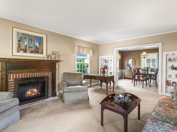 811 Paris, ROCKFORD, Illinois 61107, 3 Bedrooms Bedrooms, ,2 BathroomsBathrooms,House,For Sale,Paris,202507139