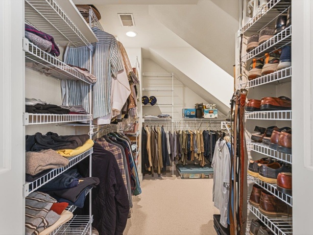 811 Paris, ROCKFORD, Illinois 61107, 3 Bedrooms Bedrooms, ,2 BathroomsBathrooms,House,For Sale,Paris,202507139