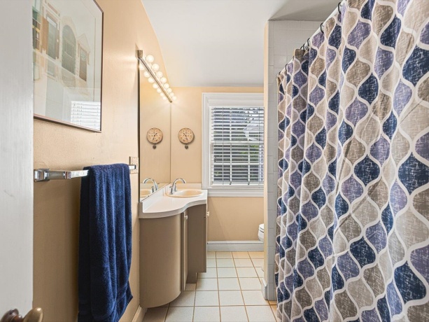 811 Paris, ROCKFORD, Illinois 61107, 3 Bedrooms Bedrooms, ,2 BathroomsBathrooms,House,For Sale,Paris,202507139