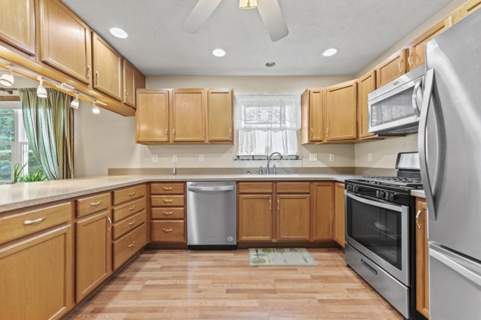 816 Lake Summerset, LAKE SUMMERSET, Illinois 61019, 3 Bedrooms Bedrooms, ,2 BathroomsBathrooms,House,For Sale,Lake Summerset,202502674