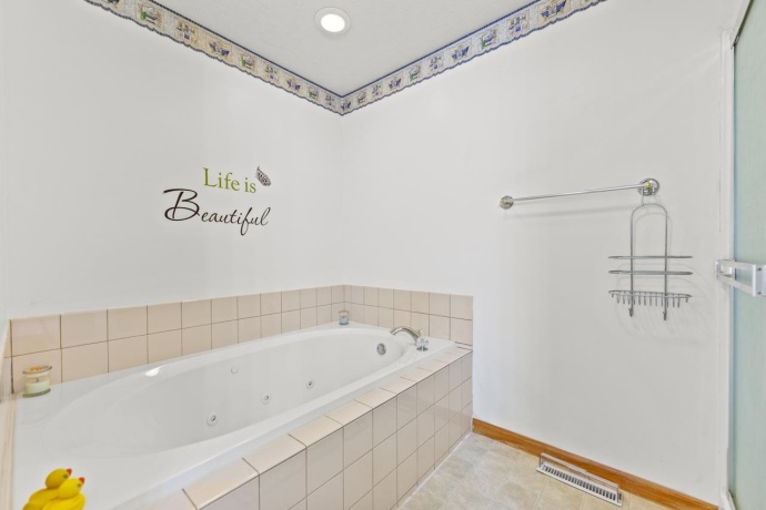 816 Lake Summerset, LAKE SUMMERSET, Illinois 61019, 3 Bedrooms Bedrooms, ,2 BathroomsBathrooms,House,For Sale,Lake Summerset,202502674