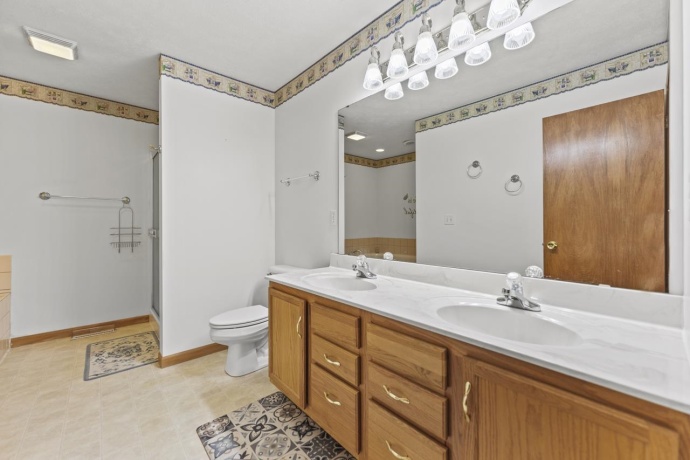 816 Lake Summerset, LAKE SUMMERSET, Illinois 61019, 3 Bedrooms Bedrooms, ,2 BathroomsBathrooms,House,For Sale,Lake Summerset,202502674