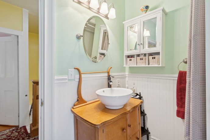 315 Hurlbut, BELVIDERE, Illinois 61008, 3 Bedrooms Bedrooms, ,2 BathroomsBathrooms,House,For Sale,Hurlbut,202506413