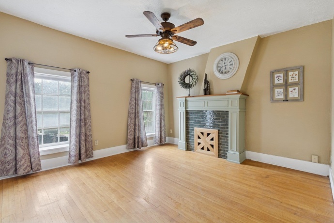 315 Hurlbut, BELVIDERE, Illinois 61008, 3 Bedrooms Bedrooms, ,2 BathroomsBathrooms,House,For Sale,Hurlbut,202506413