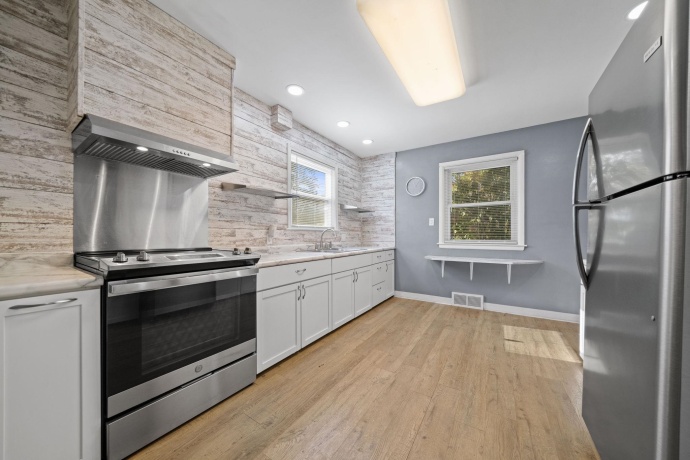 1474 Carroll, FREEPORT, Illinois 61032, 2 Bedrooms Bedrooms, ,2 BathroomsBathrooms,House,For Sale,Carroll,202507142