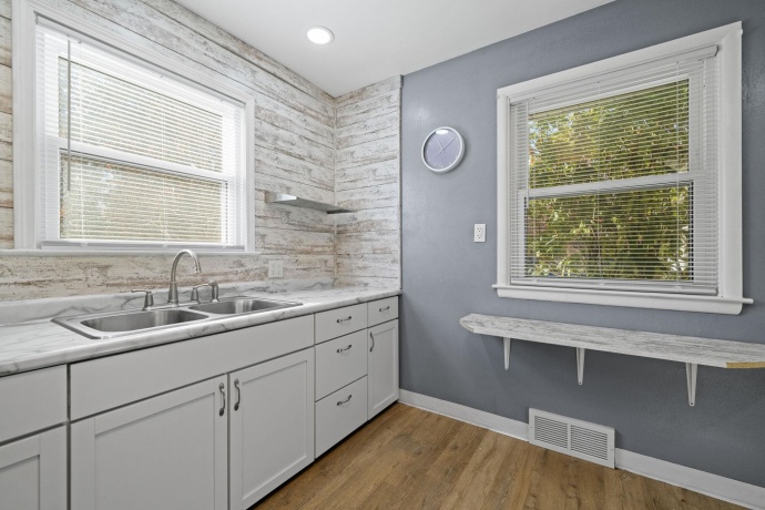 1474 Carroll, FREEPORT, Illinois 61032, 2 Bedrooms Bedrooms, ,2 BathroomsBathrooms,House,For Sale,Carroll,202507142