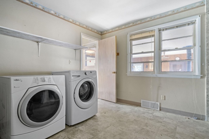 1474 Carroll, FREEPORT, Illinois 61032, 2 Bedrooms Bedrooms, ,2 BathroomsBathrooms,House,For Sale,Carroll,202507142