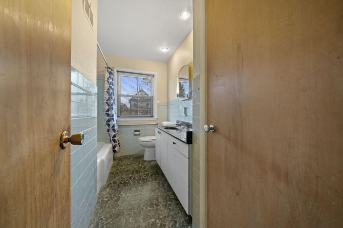 1474 Carroll, FREEPORT, Illinois 61032, 2 Bedrooms Bedrooms, ,2 BathroomsBathrooms,House,For Sale,Carroll,202507142