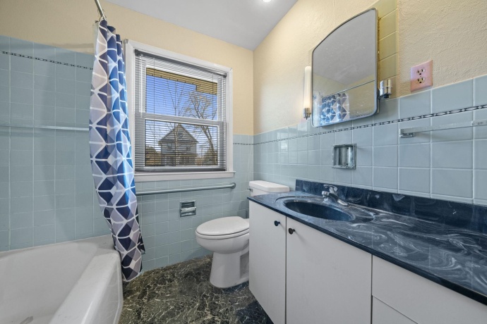 1474 Carroll, FREEPORT, Illinois 61032, 2 Bedrooms Bedrooms, ,2 BathroomsBathrooms,House,For Sale,Carroll,202507142