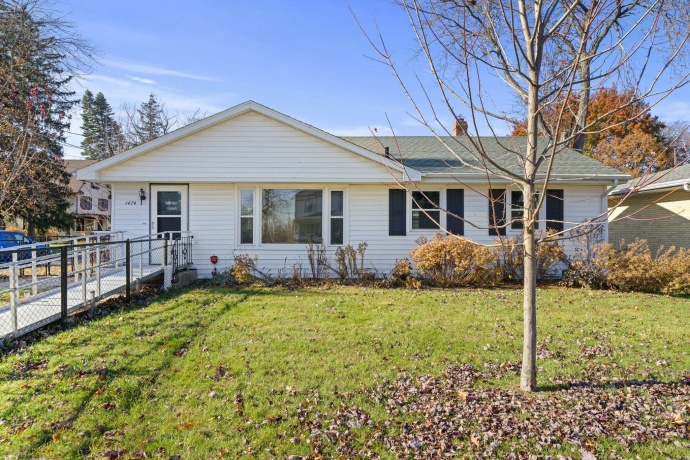 1474 Carroll, FREEPORT, Illinois 61032, 2 Bedrooms Bedrooms, ,2 BathroomsBathrooms,House,For Sale,Carroll,202507142