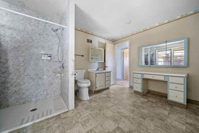 1474 Carroll, FREEPORT, Illinois 61032, 2 Bedrooms Bedrooms, ,2 BathroomsBathrooms,House,For Sale,Carroll,202507142