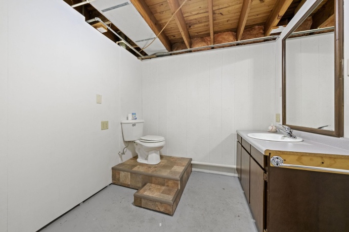 1474 Carroll, FREEPORT, Illinois 61032, 2 Bedrooms Bedrooms, ,2 BathroomsBathrooms,House,For Sale,Carroll,202507142