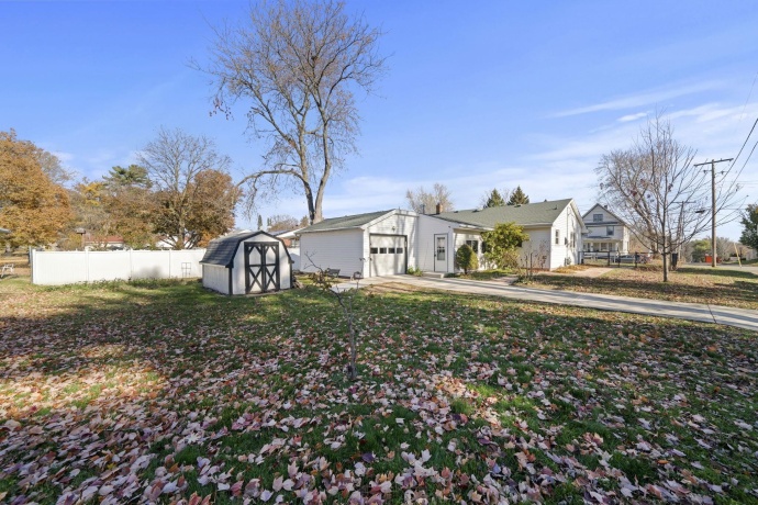 1474 Carroll, FREEPORT, Illinois 61032, 2 Bedrooms Bedrooms, ,2 BathroomsBathrooms,House,For Sale,Carroll,202507142