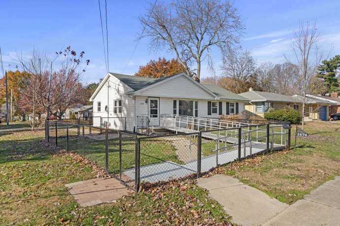 1474 Carroll, FREEPORT, Illinois 61032, 2 Bedrooms Bedrooms, ,2 BathroomsBathrooms,House,For Sale,Carroll,202507142