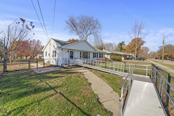 1474 Carroll, FREEPORT, Illinois 61032, 2 Bedrooms Bedrooms, ,2 BathroomsBathrooms,House,For Sale,Carroll,202507142