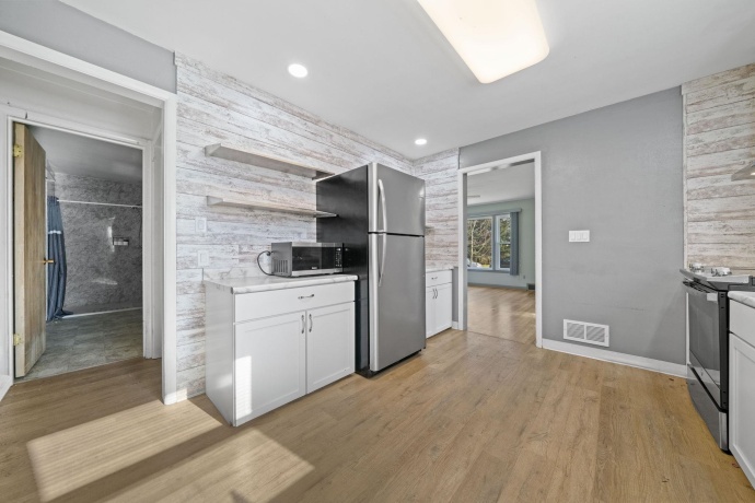 1474 Carroll, FREEPORT, Illinois 61032, 2 Bedrooms Bedrooms, ,2 BathroomsBathrooms,House,For Sale,Carroll,202507142