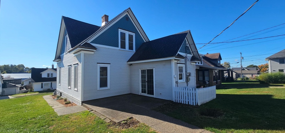 110 Catlin, ELIZABETH, Illinois 61028, 3 Bedrooms Bedrooms, ,1 BathroomBathrooms,House,For Sale,Catlin,202507144