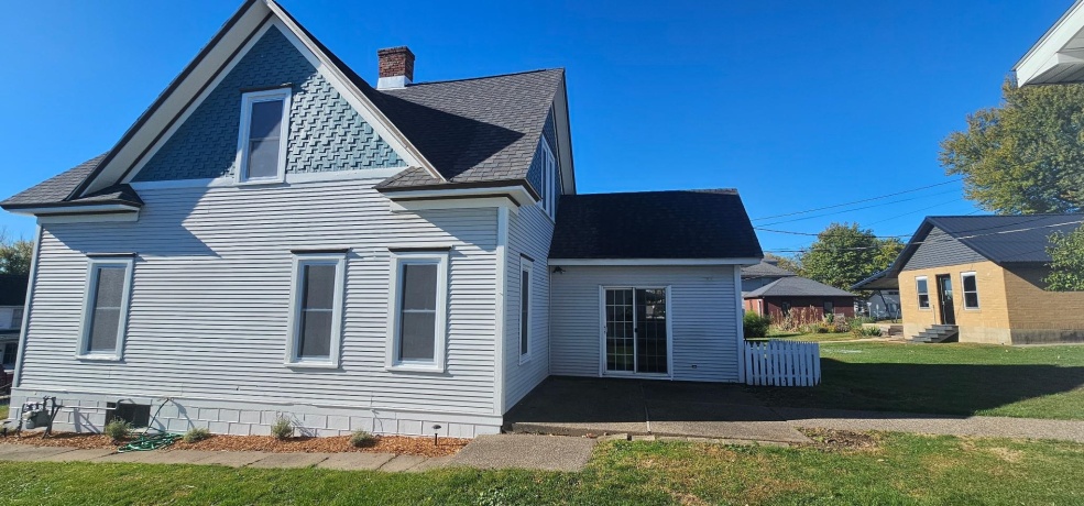 110 Catlin, ELIZABETH, Illinois 61028, 3 Bedrooms Bedrooms, ,1 BathroomBathrooms,House,For Sale,Catlin,202507144