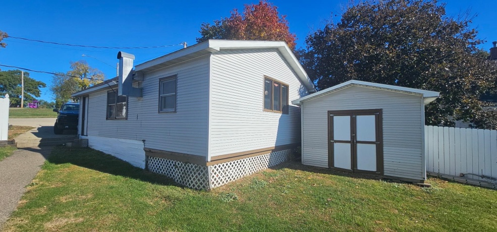 110 Catlin, ELIZABETH, Illinois 61028, 3 Bedrooms Bedrooms, ,1 BathroomBathrooms,House,For Sale,Catlin,202507144